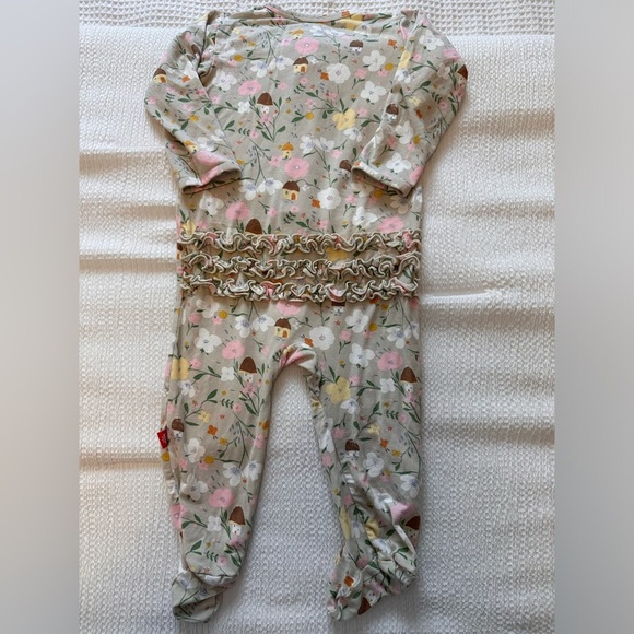 Magnetic Me Portabella Posies Modal Bamboo Magnetic Ruffle Footie - Picture 6 of 10